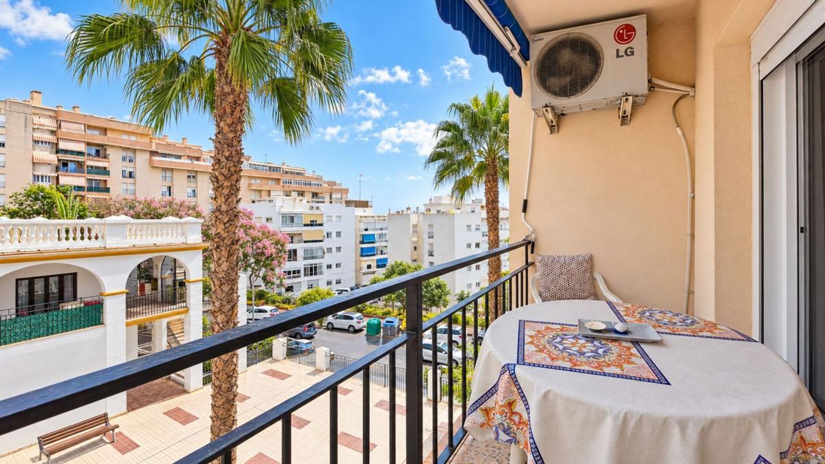 Venta de piso en Piso en Mar y Sierra, Sierra de Estepona-Avda de Andalucia, Estepona, Estepona
photo 1