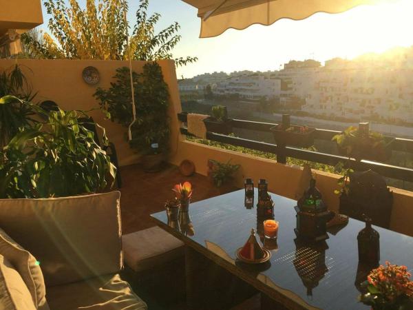 Продажа квартиры на Piso en Calle Alcaucín, La Concha-Resina Golf, Estepona, Эстепона
 photo 1