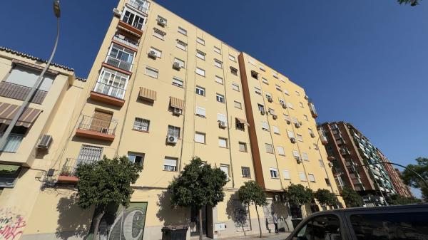 Продажа квартиры на Piso en Calle Huerto de los Claveles, El Molinillo - Capuchinos, Málaga, Малага
 photo 1