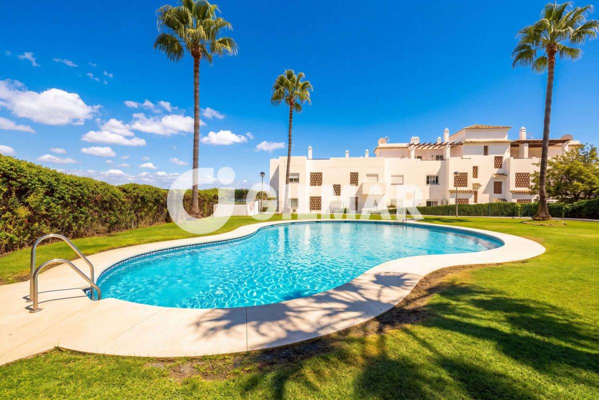 Venta de piso en Piso en Calle Benadalid, La Concha-Resina Golf, Estepona, Estepona
 photo 3