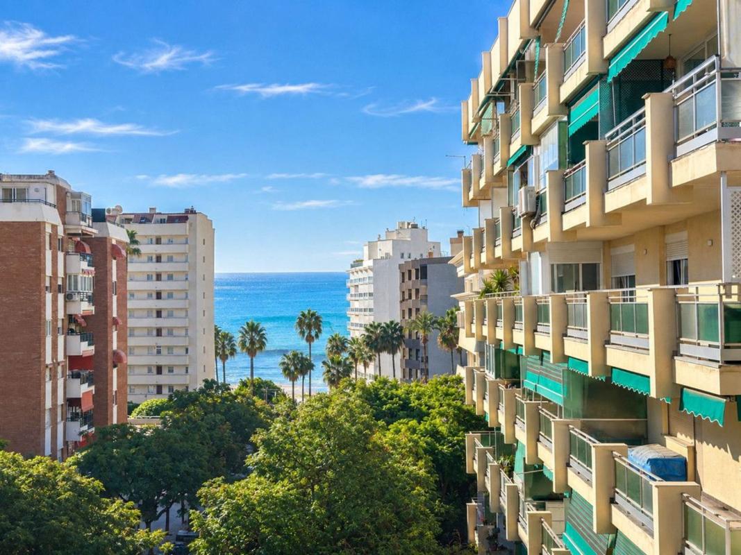 Venta de piso en Piso en Calle de Ramón Gómez de la Serna, Playa de la Fontanilla, Marbella, Marbella
photo 1