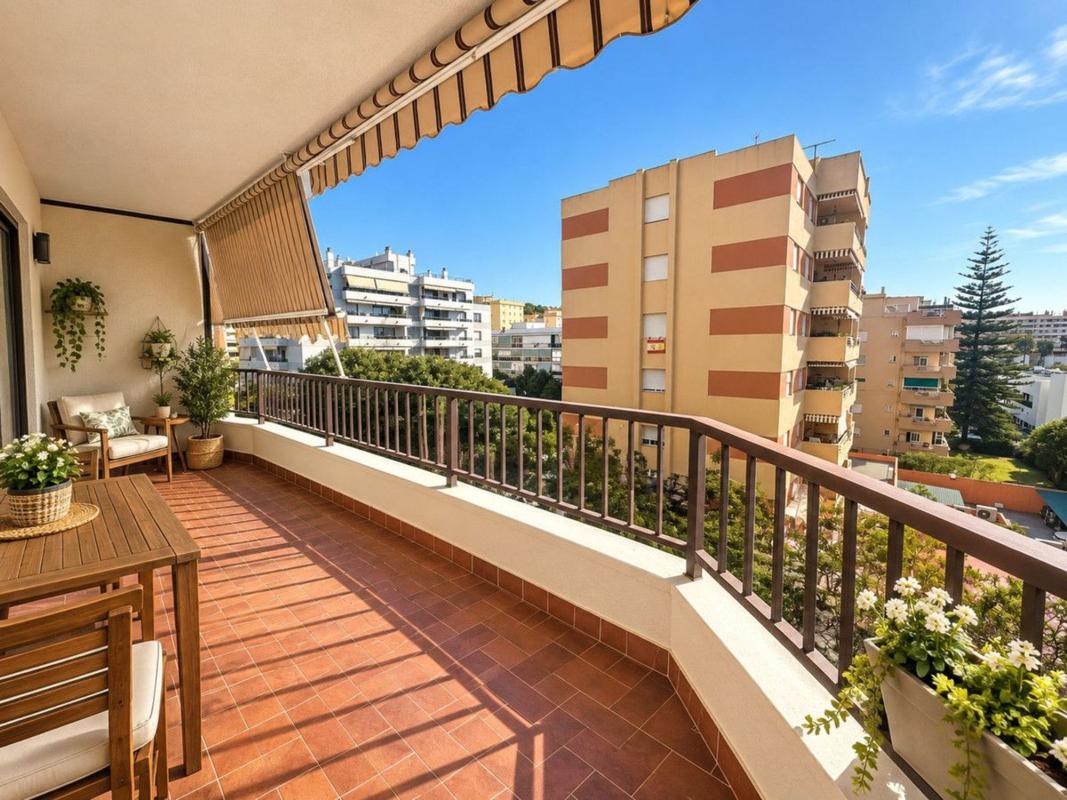 Venta de piso en Piso en Calle de Ramón Gómez de la Serna, Playa de la Fontanilla, Marbella, Marbella
photo 3