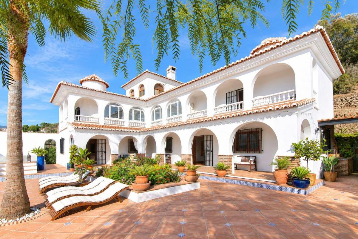 Properties for sale and rent in Spain photo 1