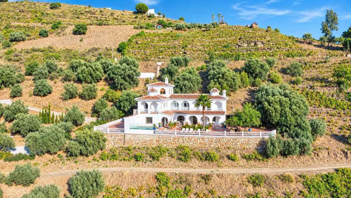 Properties for sale and rent in Spain photo 4