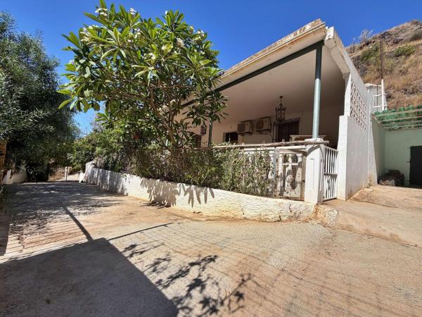 Casa o chalet independiente en Calle Escritor Ambrosio de Acuña, Jarazmín, Málaga photo 1