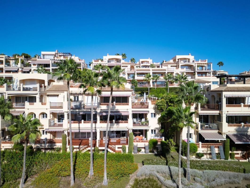 Venta de piso en Piso en Calle Pico Alcazaba, Benatalaya, Estepona, Estepona
photo 2