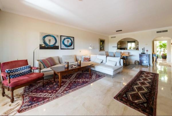 Продажа квартиры на Piso en Calle Pico Alcazaba, Benatalaya, Estepona, Эстепона
 photo 4