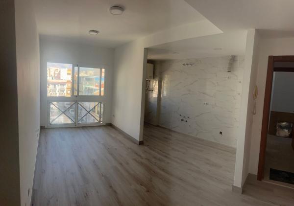 Продажа квартиры на Piso en Calle San Bartolomé, 6, El Molinillo - Capuchinos, Málaga, Малага
 photo 1