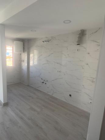 Продажа квартиры на Piso en Calle San Bartolomé, 6, El Molinillo - Capuchinos, Málaga, Малага
 photo 2