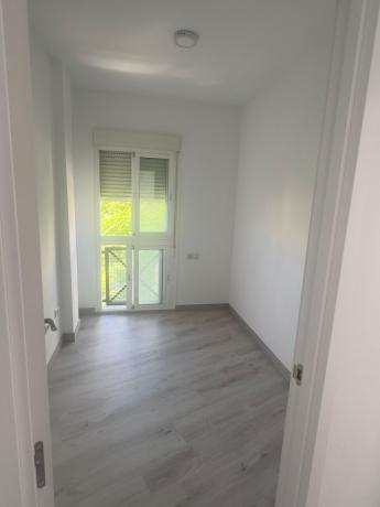 Продажа квартиры на Piso en Calle San Bartolomé, 6, El Molinillo - Capuchinos, Málaga, Малага
 photo 4