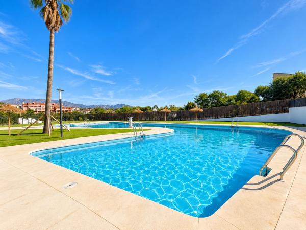 Продажа квартиры на Piso en Calle Aralia, Calaburra - Chaparral, Mijas, Михас
thumbnail 2