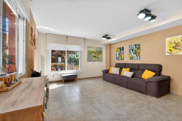 Chalet pareado en Calle Maestro Rafael de León, Pinos de Alhaurín, Alhaurín de la Torre photo 1