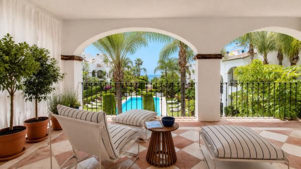 Penthouse for sale at Ático en Lago De Los Cisnes, 175, Nagüeles, Marbella, Marbella photo 1