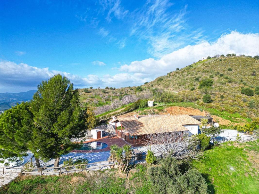 Propiedades en venta y alquiler en España photo 1