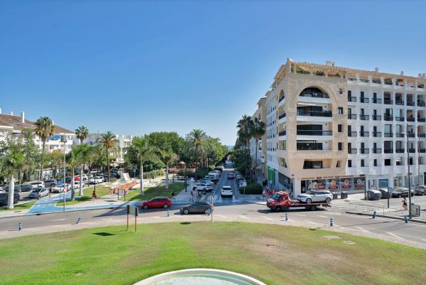 Продажа квартиры на Piso en Avenida Mar Mediterráneo, 4, Linda Vista-Nueva Alcántara-Cortijo Blanco, Marbella, Марбелла
 photo 1