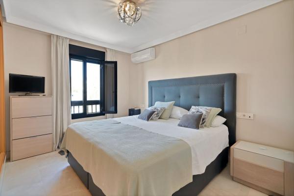 Продажа квартиры на Piso en Avenida Mar Mediterráneo, 4, Linda Vista-Nueva Alcántara-Cortijo Blanco, Marbella, Марбелла
 photo 3