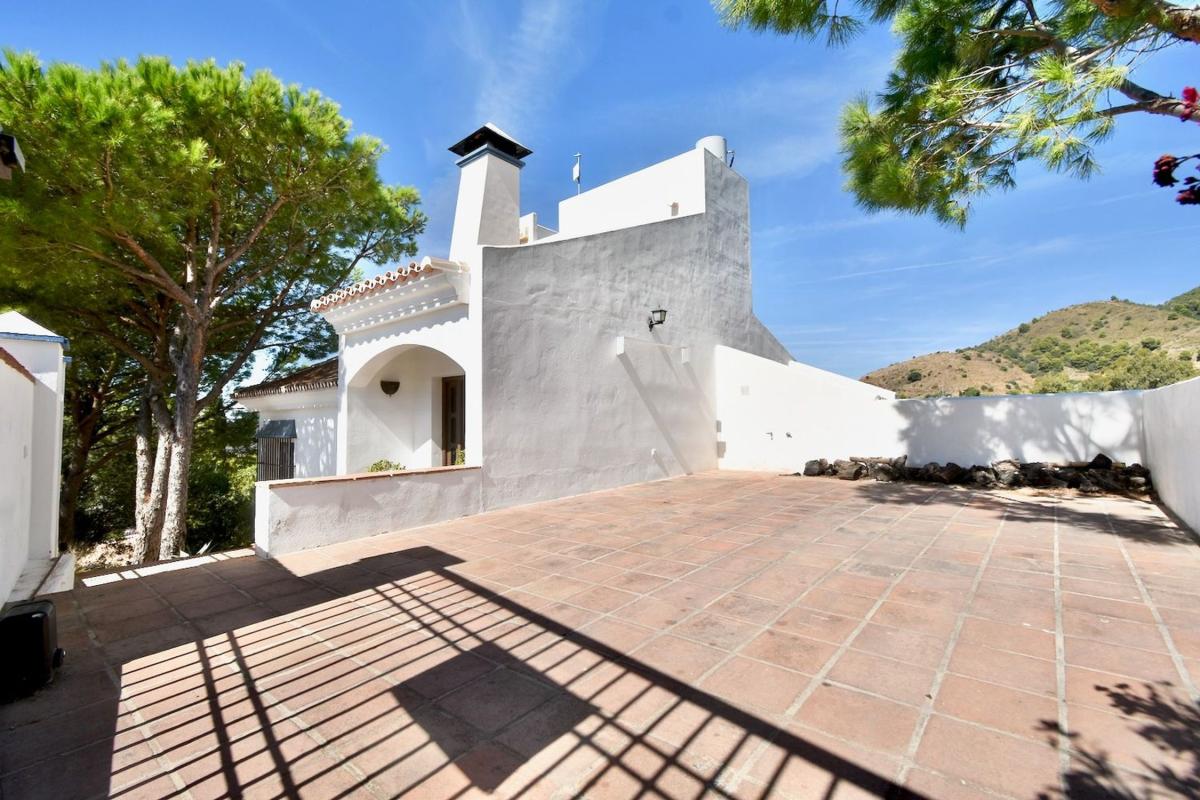 Properties for sale and rent in Spain photo 2