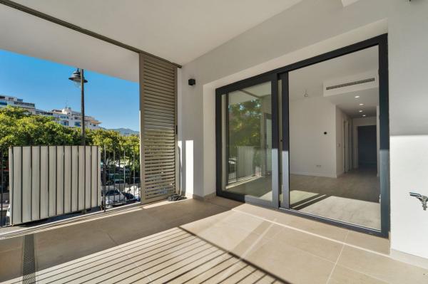 Продажа квартиры на Piso en Calle Carlos Cano, 16, Huerta Nueva, Estepona, Эстепона
 photo 1