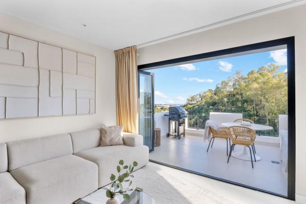 Продажа квартиры на Piso en Los Arqueros-Puerto del Almendro, Benahavís, Бенахавис
 photo 1