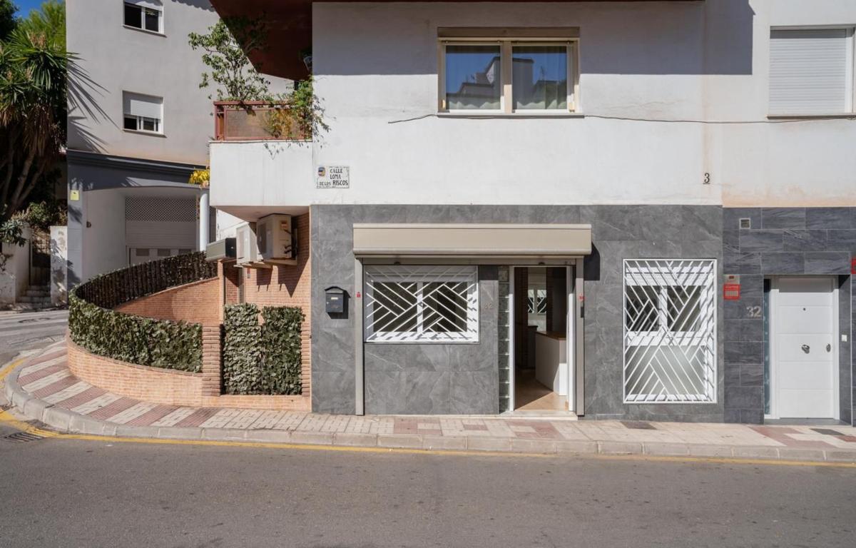 Sale of apartment in Piso en Calle Loma de los Riscos, Calvario, Torremolinos, Torremolinos
photo 1