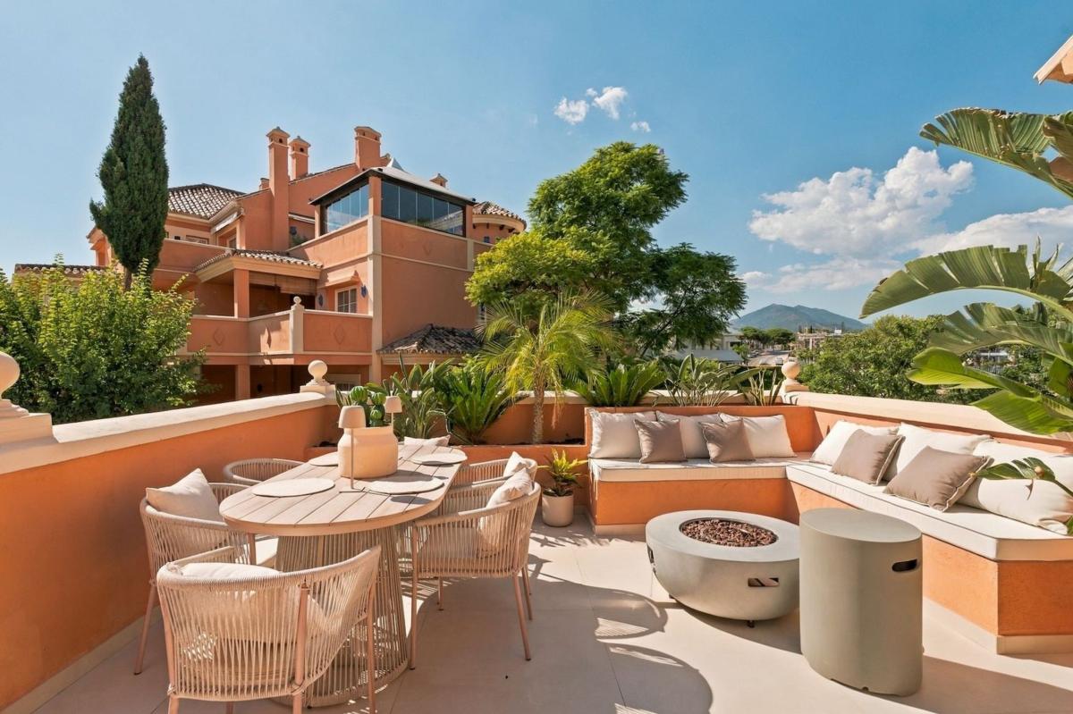 Sprzedaż duplexu w Dúplex en Nueva Andalucía, Marbella, Marbella photo 2