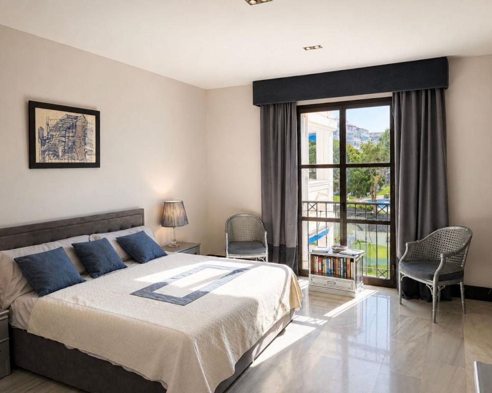 Venta de piso en Piso en Avenida Playas del Duque, 2, Puerto Banús, Marbella, Marbella
photo 1