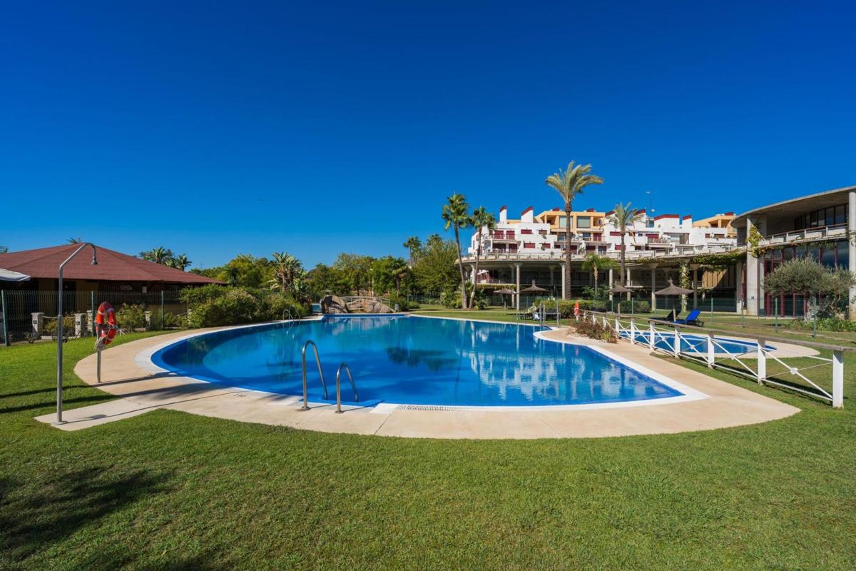 Venta de duplex en Dúplex en Urbanizacion Parque Botanico las Lomas de Guadalmina, Los Flamingos, Benahavís, Benahavís photo 1