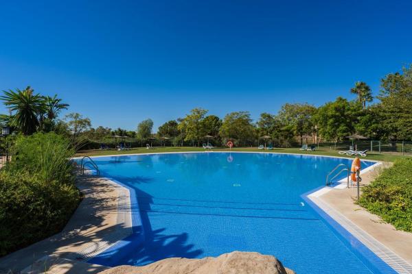Duplex en venta en Dúplex en Urbanizacion Parque Botanico las Lomas de Guadalmina, Los Flamingos, Benahavís, Benahavís photo 2