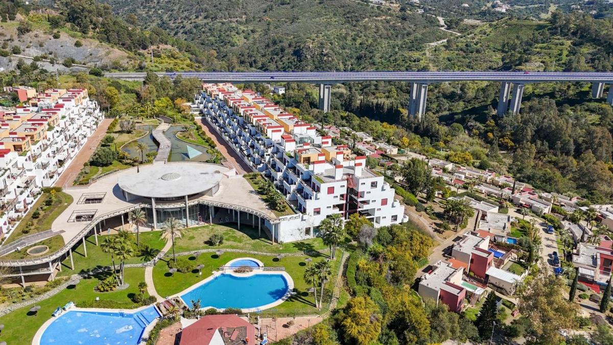 Venta de duplex en Dúplex en Urbanizacion Parque Botanico las Lomas de Guadalmina, Los Flamingos, Benahavís, Benahavís photo 3
