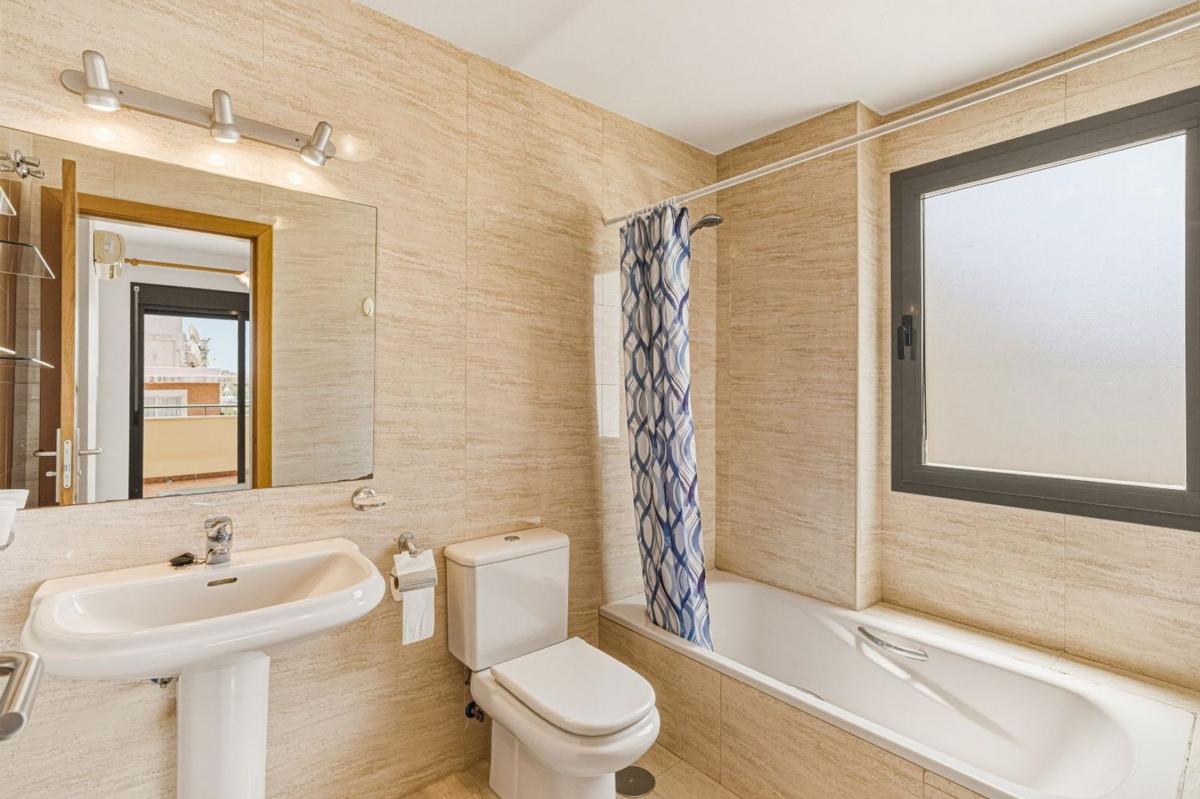 Venta de piso en Piso en Calle Santa Isabel s/n, Los Boliches, Fuengirola, Fuengirola
photo 2