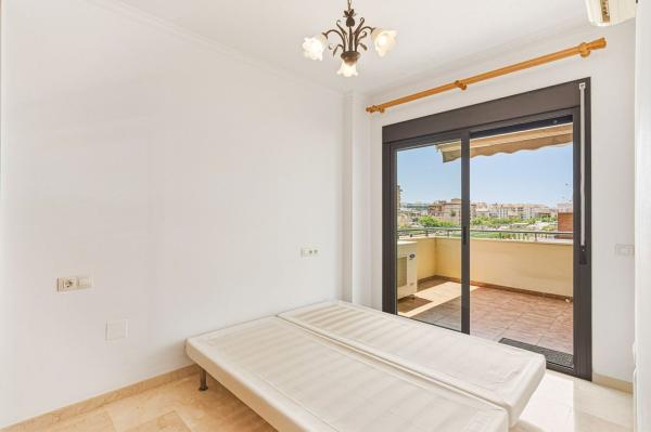 Venta de piso en Piso en Calle Santa Isabel s/n, Los Boliches, Fuengirola, Fuengirola
thumbnail 3