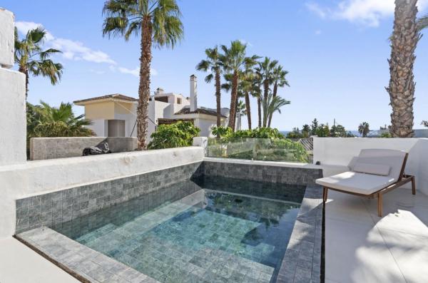 Duplex en venta en Dúplex en Calle Caserío, Paraiso-Barronal, Estepona, Estepona photo 1