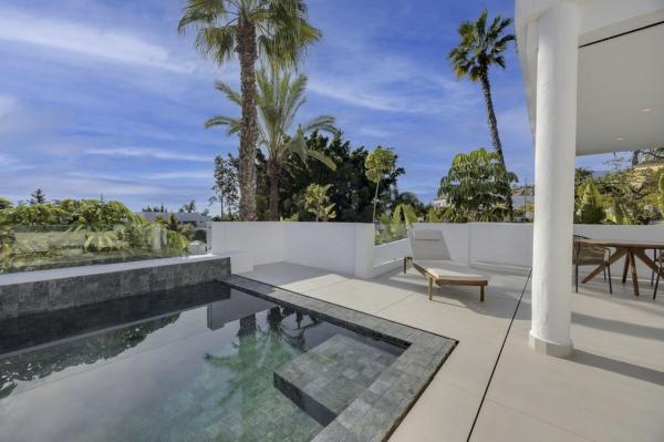 Duplex en venta en Dúplex en Calle Caserío, Paraiso-Barronal, Estepona, Estepona photo 3