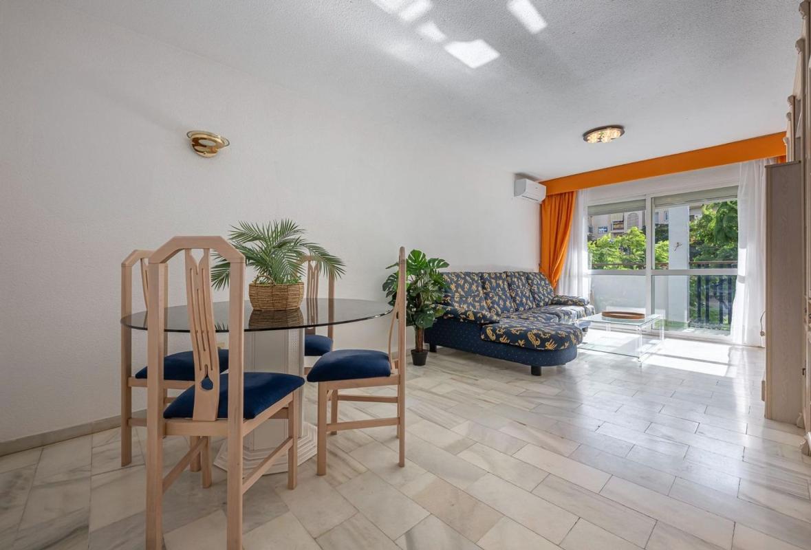 Продажа квартиры на Piso en Calle Romería del Rocío, Centro Ciudad, Fuengirola, Фуэнхирола
photo 1