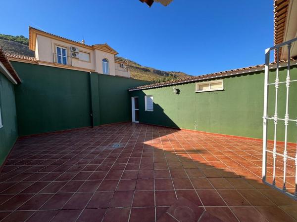 Chalet adosado en Zona Fuentemora, Antequera photo 1