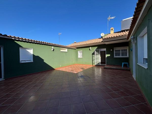 Chalet adosado en Zona Fuentemora, Antequera photo 3