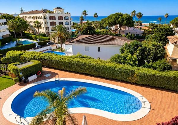 Ático en venta en  Ático en Avenida de las Cumbres, Green Hills - Las Cumbres de Elviria, Marbella, Marbella photo 1