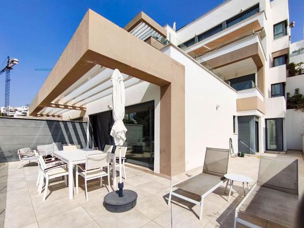 Venta de piso en Piso en Huerta Nueva, Estepona, Estepona
thumbnail 3