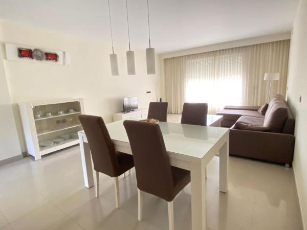 Venta de piso en Piso en Cortijo Casareno, Paraiso-Barronal, Estepona, Estepona
 photo 4