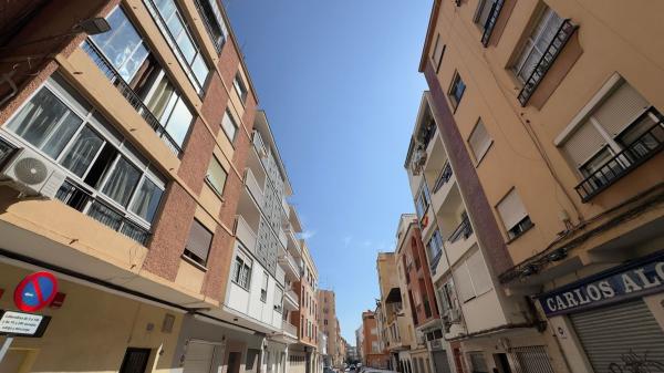 Venta de piso en Piso en Calle Cataluña, Los Castillejos - La Trinidad, Málaga, Málaga
 photo 1