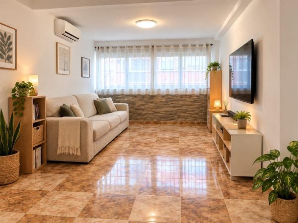 Venta de piso en Piso en Calle Alazores, Vistafranca, Málaga, Málaga
 photo 1