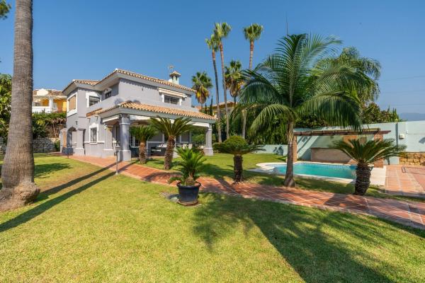 Casa o chalet independiente en Calle Pico del Naranco s/n, Nueva Atalaya, Estepona photo 2