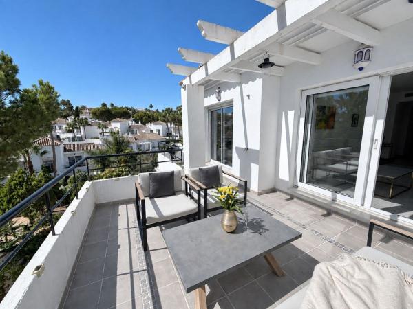 Sprzedaż mieszkania w Piso en Urbanizacion n Andal Village, Los Naranjos, Marbella, Marbella
 photo 1