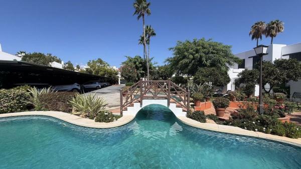 Chalet adosado en Calle Renoir, Linda Vista-Nueva Alcántara-Cortijo Blanco, Marbella thumbnail 2