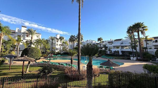 Venta de piso en Piso en Calle Trajano, Villacana - Costalita - Saladillo, Estepona, Estepona
thumbnail 2