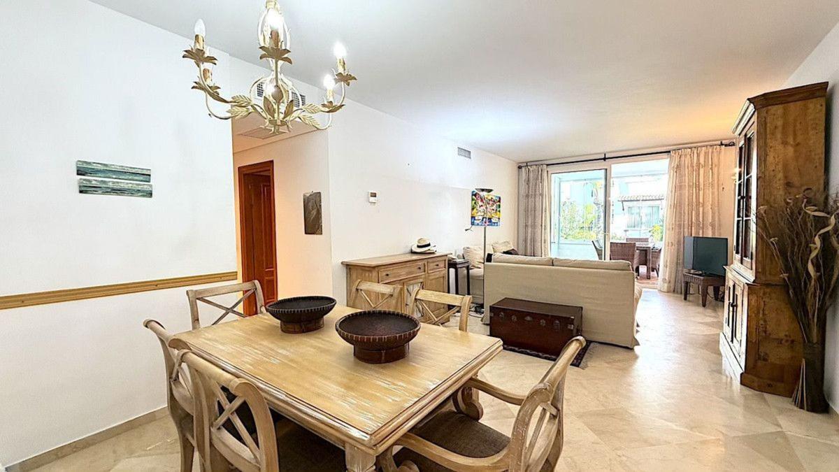 Venta de piso en Piso en Calle Trajano, Villacana - Costalita - Saladillo, Estepona, Estepona
photo 3