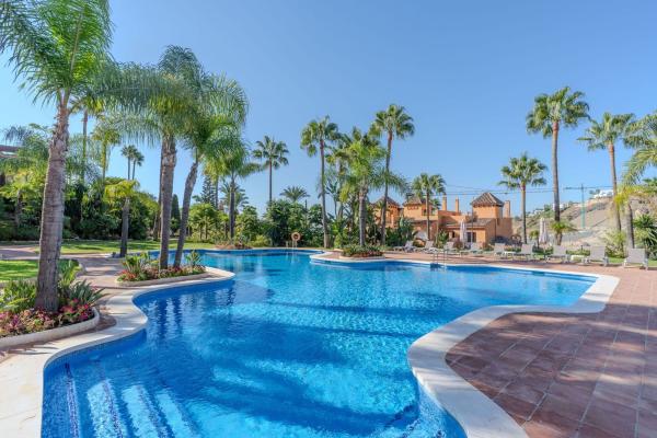 Chalet wolnostojący na sprzedaż w Casa o chalet en Calle Jazmín, Paraiso-Barronal, Estepona, Estepona photo 1