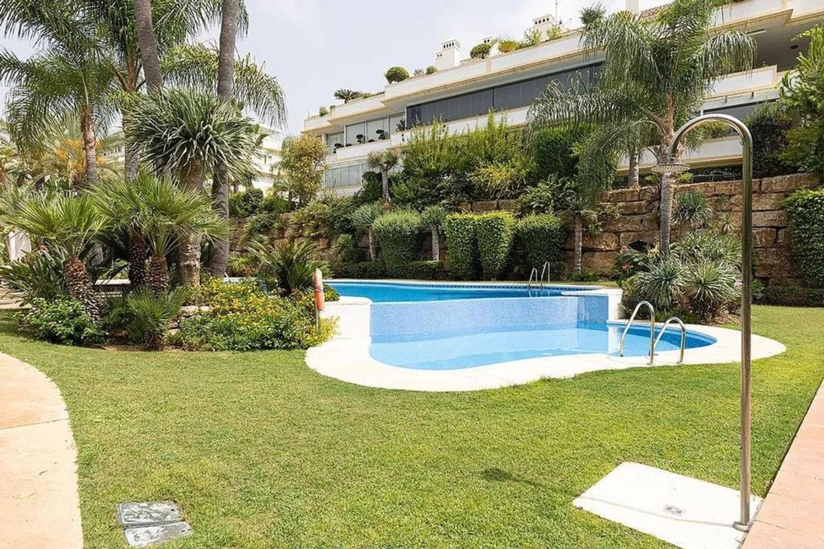 Продажа квартиры на Piso en Urbanización Monte Paraíso, 5, Lomas de Marbella Club, Marbella, Марбелла
 photo 2