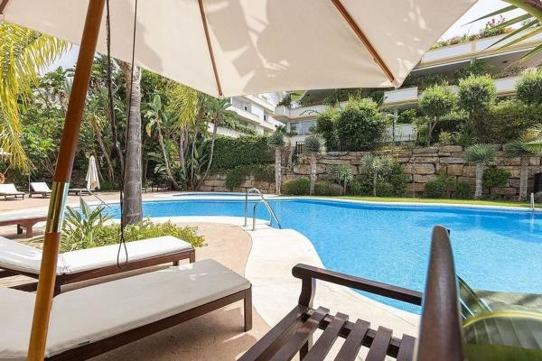 Продажа квартиры на Piso en Urbanización Monte Paraíso, 5, Lomas de Marbella Club, Marbella, Марбелла
thumbnail 3