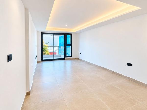 Venta de piso en Piso en Calle San Rafael, 2, Zona Puerto Deportivo, Fuengirola, Fuengirola
photo 1